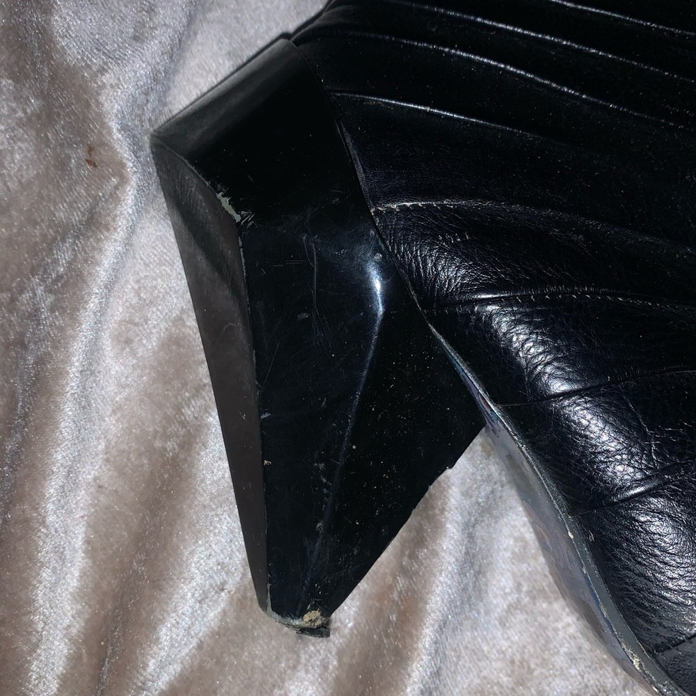 Boots - Picture 3 of 8